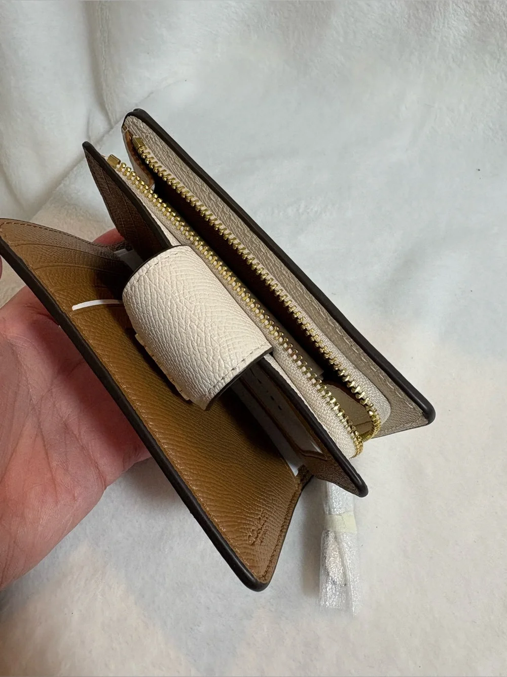 *NWT* COACH Medium Corner Zip Wallet- IM/CHALK